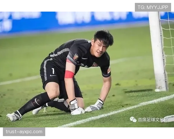 颜骏凌家的狗都喝进口矿泉水? 颜骏凌家的狗都喝进口矿泉水?